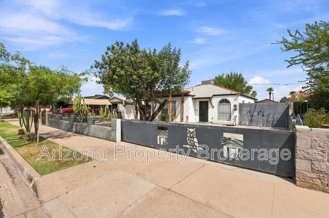 Building Photo - 1128 E Almeria Rd