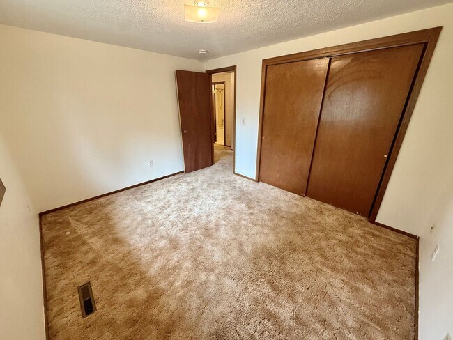 Building Photo - 4808 N Franklin Ave