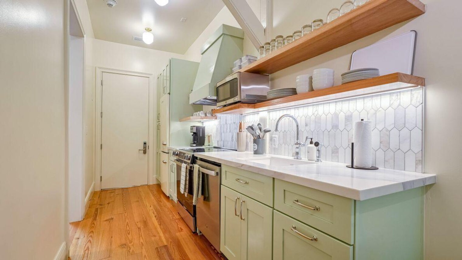 Building Photo - 604 Baronne St