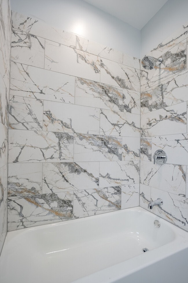 Building Photo - 1013 W 18th Pl