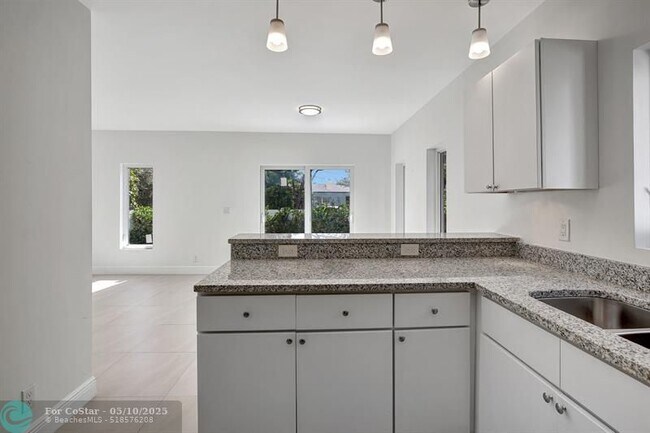 Building Photo - 1108 S 20th Ave