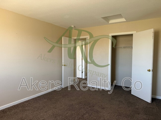 Building Photo - 277 W Coral Dr