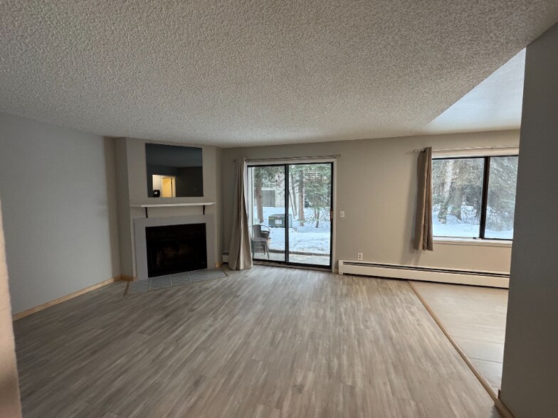 Building Photo - 3061 Lois Dr