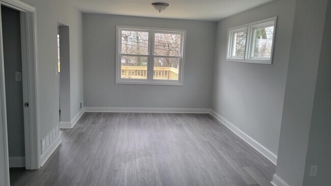 Building Photo - 8637 Hoerner Ave