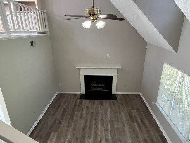 Building Photo - Updated 3 Bed + Loft with Large Garage in ...