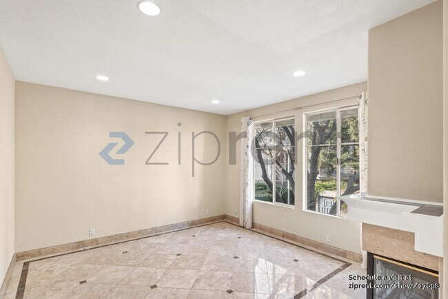 Building Photo - 445 Milan Dr