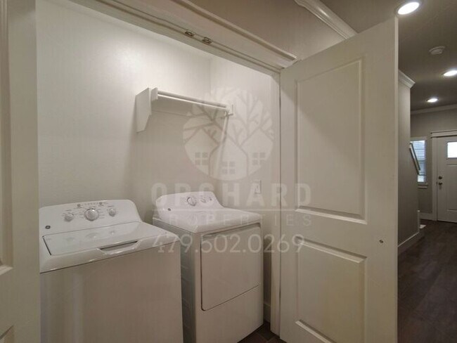 Building Photo - EP 6 | Townhome with Garage in Siloam Springs!