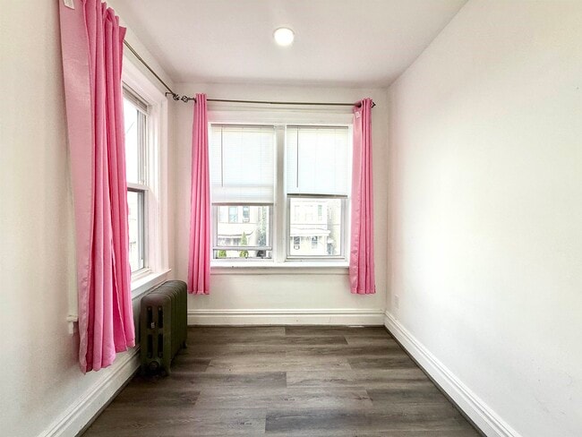 Building Photo - 275 Linden Ave
