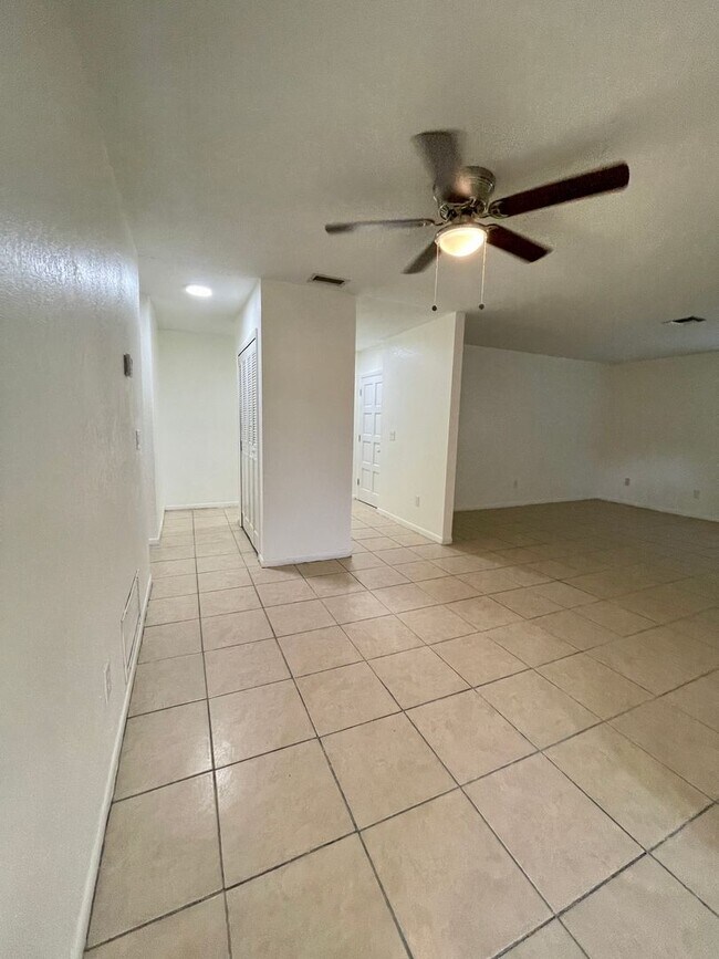 Building Photo - FIRST MONTH FREE - Cozy 2 bed 2 bath in Winter Park