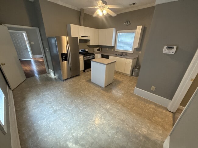 Building Photo - 1003 Curran St NW