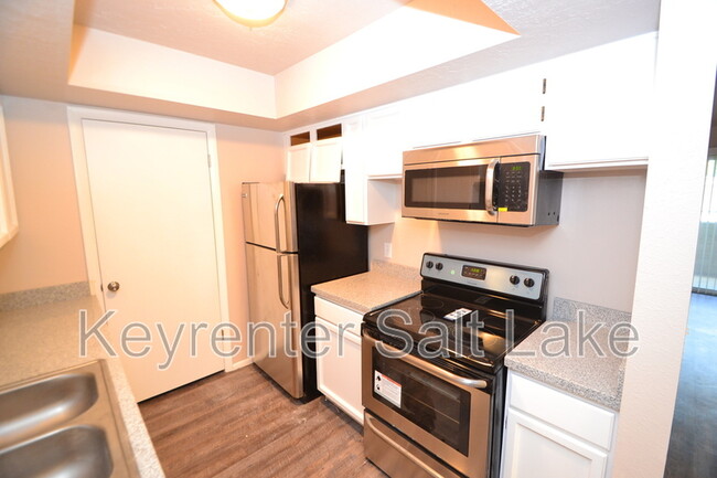 Building Photo - 1462 E Foxboro Dr