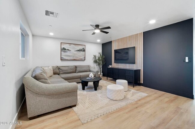 Building Photo - 8513 E Indianola Ave