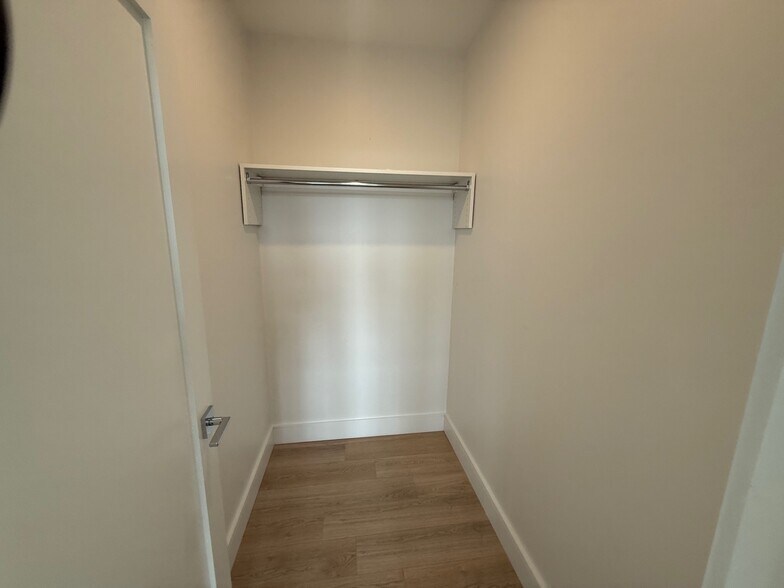 Building Photo - 1948 Washington St