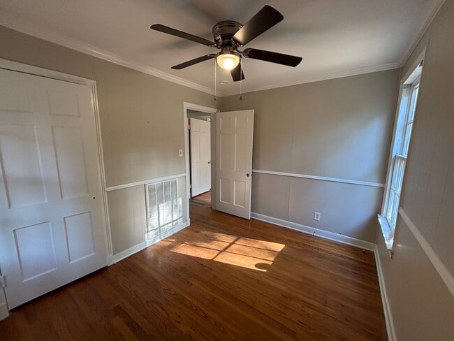 Building Photo - Charming Broadmoor Home