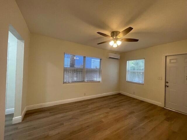 Building Photo - 304 N Tamarind Ave