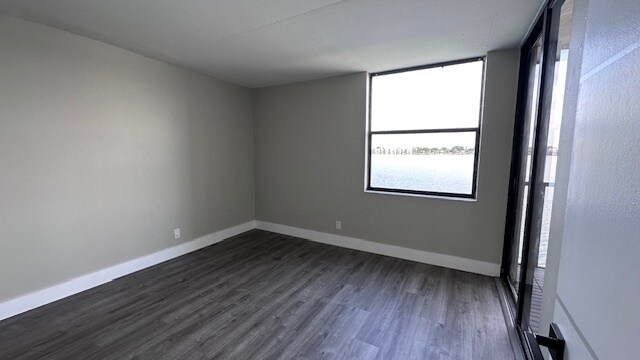 Building Photo - 113 Lake Emerald Dr