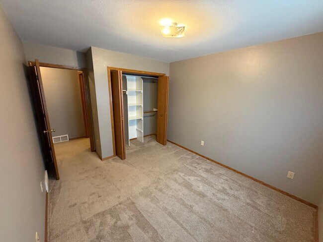 Building Photo - 514/516 Pheasant Drive