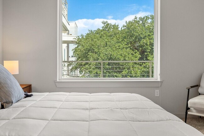 Building Photo - 5820 1/2 Cameron Road-SI FL3-ID1303393P