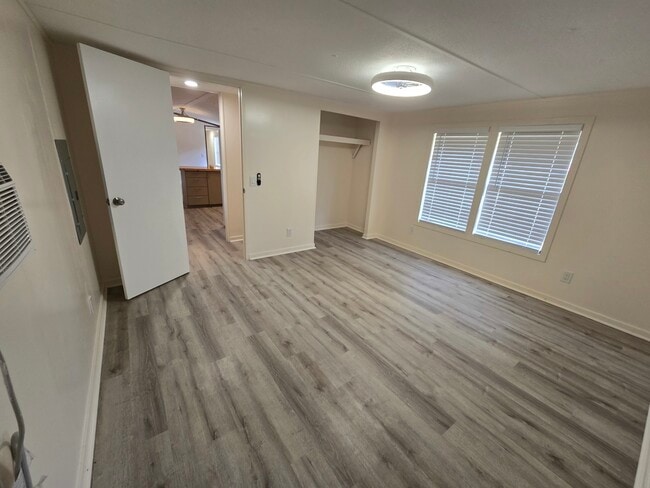 Building Photo - 960 N Rock Crusher Rd