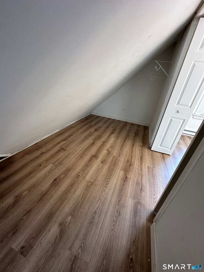 Building Photo - 27 E 9th St