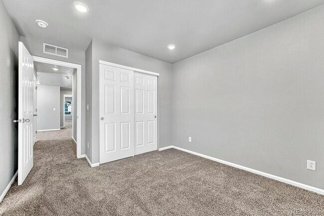 Building Photo - 6098 N Lisbon St