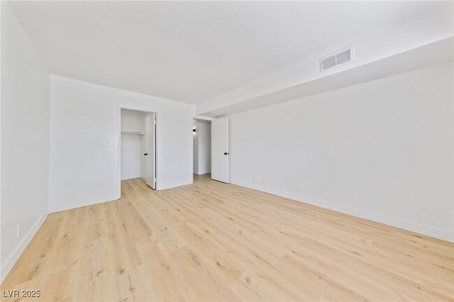 Building Photo - 1390 E Vegas Valley Dr