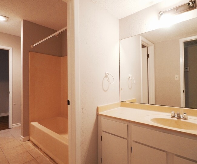 Building Photo - 1012 Fieldwood Dr