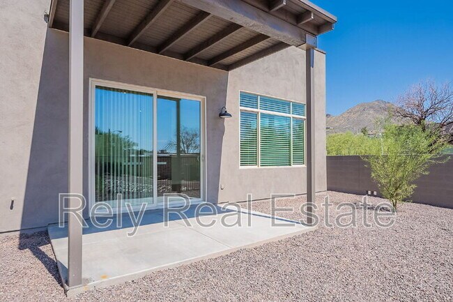 Building Photo - 6050 E Hidden Valley Dr