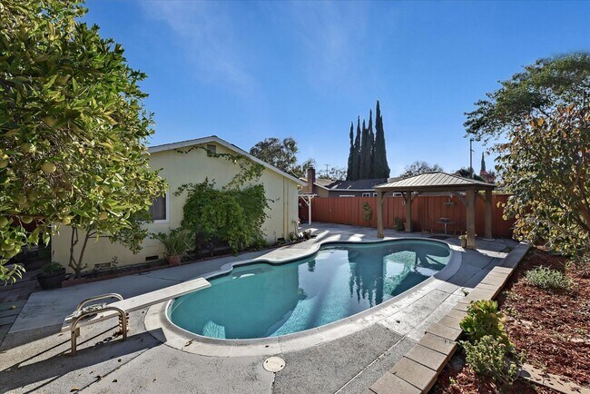 Building Photo - Beautifully Updated Single Family Home with Sparkling Pool