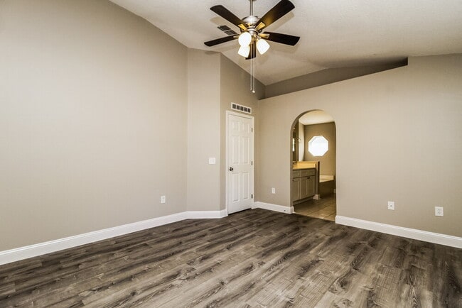 Building Photo - 2366 Tealwood Circle