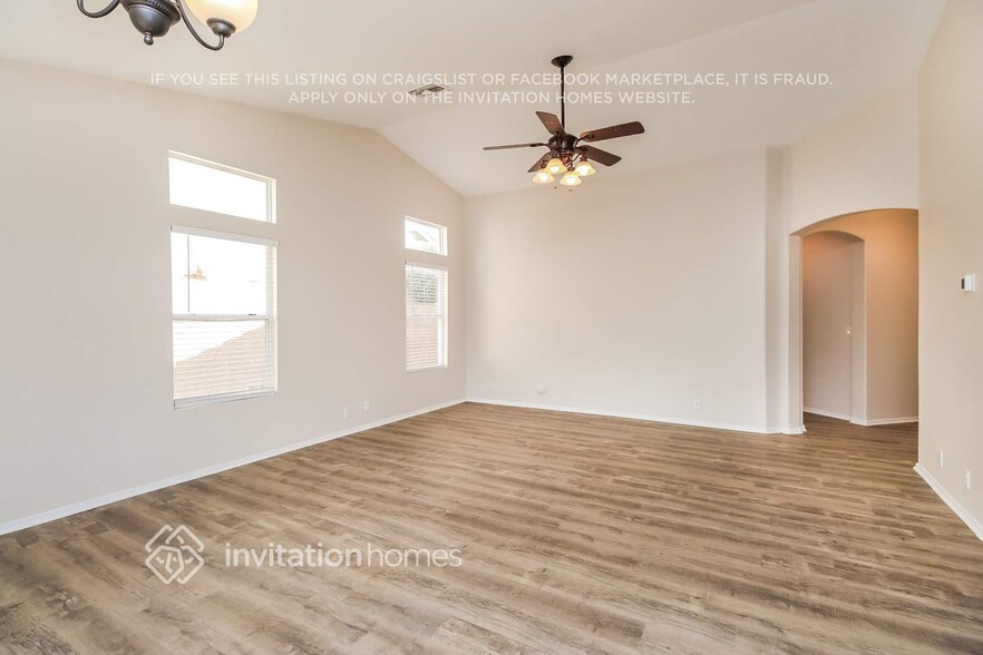 Building Photo - 3316 N St Elias