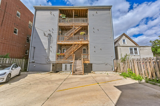 Building Photo - 1939 N Sawyer Ave