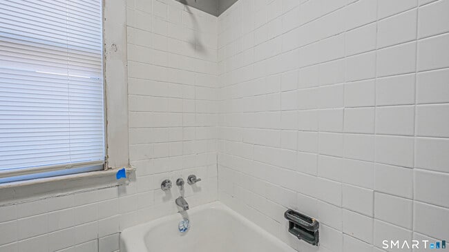 Building Photo - 88 William St