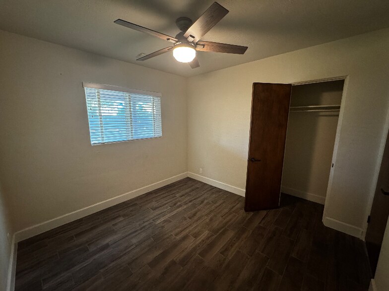 Building Photo - 1620 E Rancho Dr