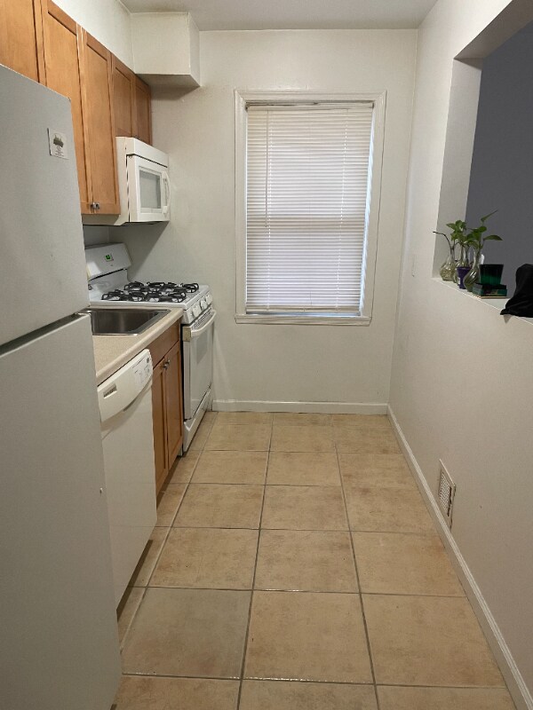 Building Photo - 2710 Fort Baker Dr SE
