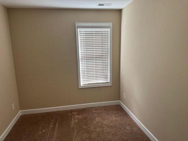 Building Photo - Nice Town Home near hospital in Concord.