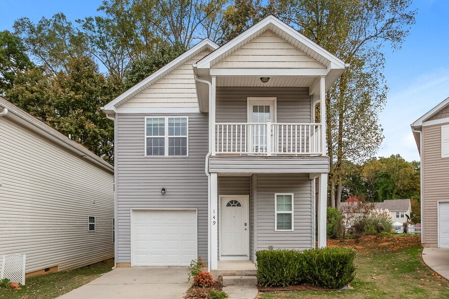 Primary Photo - 149 High Bluff Cir