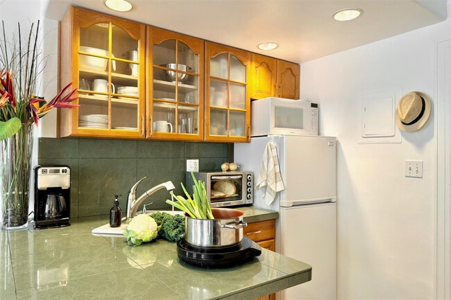 Building Photo - 235 Sunrise Ave