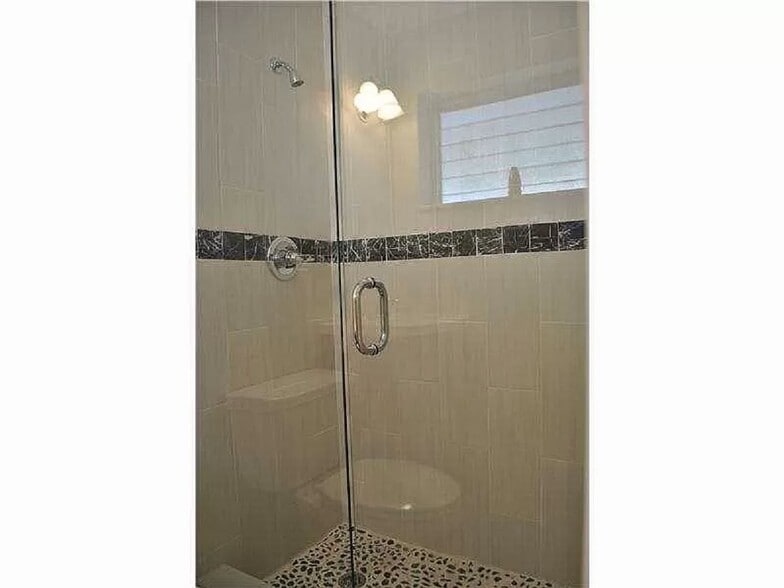 master bath - 3345 Hayes St