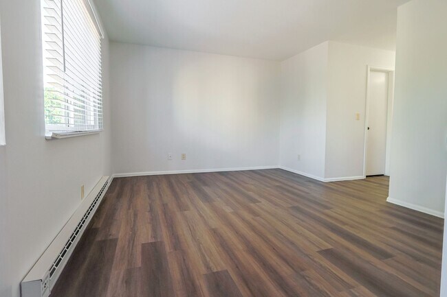 Building Photo - 3 BED CONDO,  WATER INCLUDED IN RENT