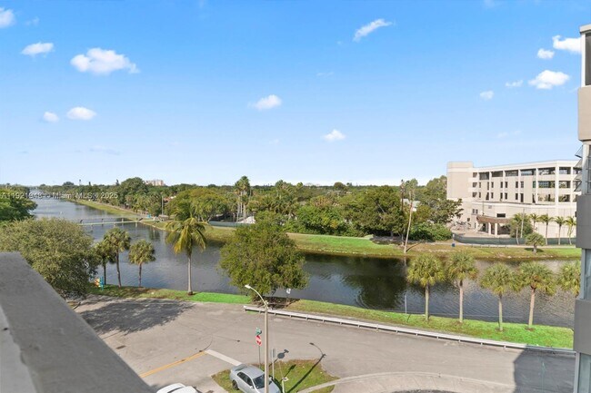 Building Photo - 16450 Miami Dr