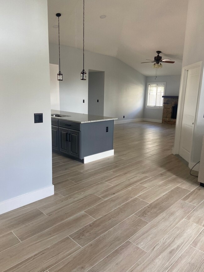 Building Photo - 1826 Shadyhill Ter