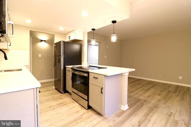 Building Photo - 2249 Castle Rock Square