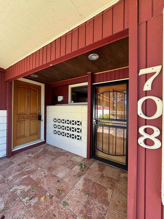 Building Photo - **50% OFF FIRST MONTH'S RENT** Country Liv...