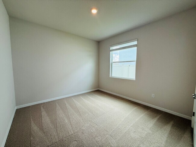 Building Photo - New built 4 bedroom 3 bath 3 car garage in Coddington Subdivision