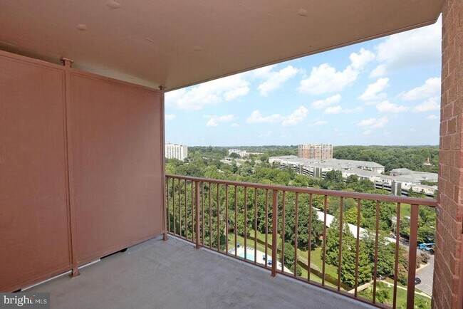 Building Photo - 10101 Grosvenor Pl