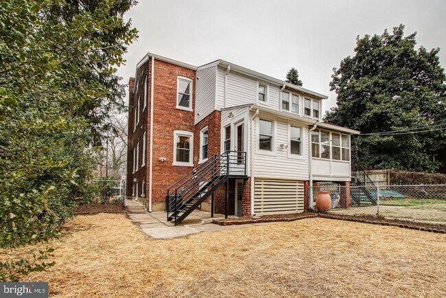 Building Photo - 4008 12th St NE