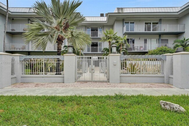Building Photo - 7401 SW 82nd St