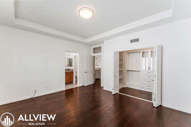 Building Photo - Beautiful 3 Bedroom, 2.5 Bathroom Home in the Heart of Tustin Ranch