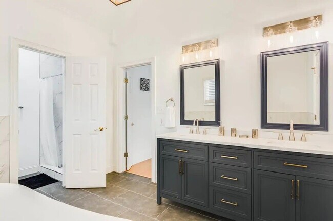 Building Photo - 1408 Aramore Dr SE